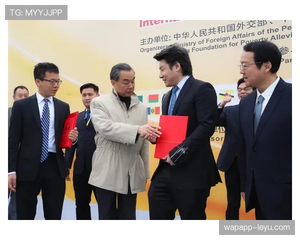 西蒙尼反压迫理念激发社会变革，民众团结共筑公平正义新篇章