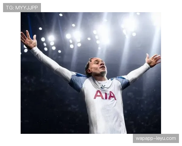 热刺紧盯新星动向,转会市场再起波澜 热刺紧盯新星动向,转会市场再起波澜